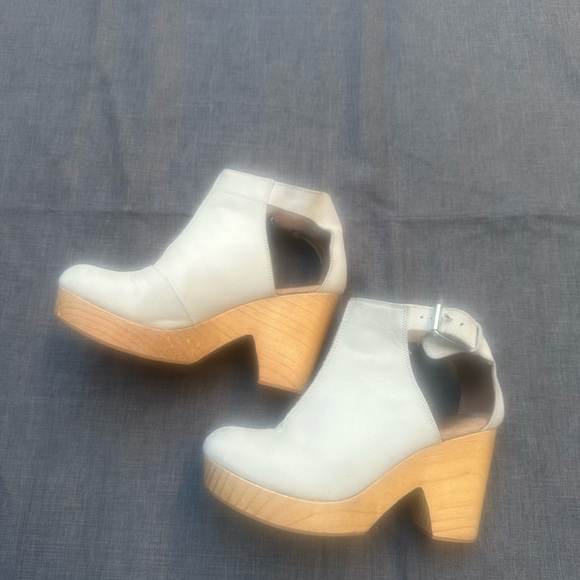 Free People Amber Orchard Clog
Size 37 (US 6)
Made in Spain - Picture 5 of 10